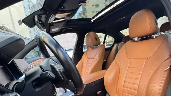 BMW-320i-2021