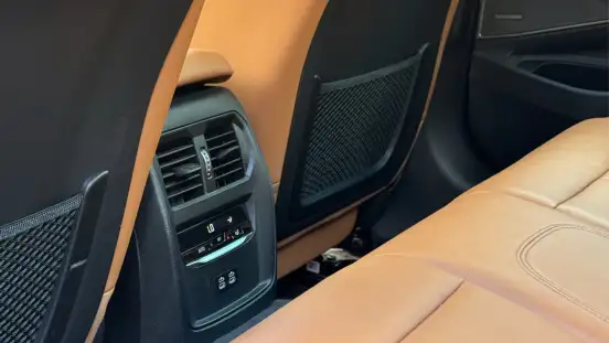 BMW-320i-2021