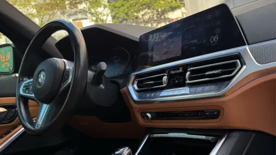 BMW-320i-2021