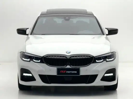 BMW-320i-2022