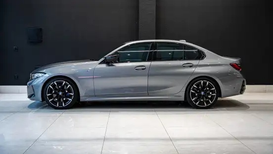 BMW-320i-2022