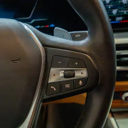 BMW-320i-2023