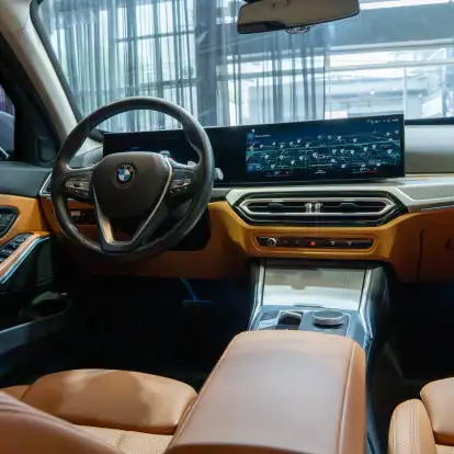 BMW-320i-2023
