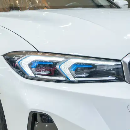 BMW-320i-2023