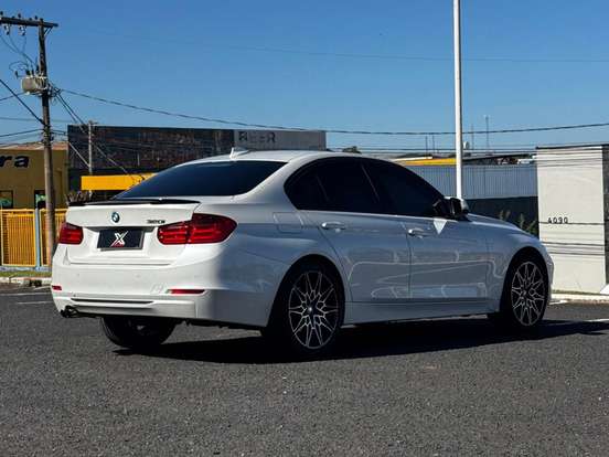 BMW-320i-2015