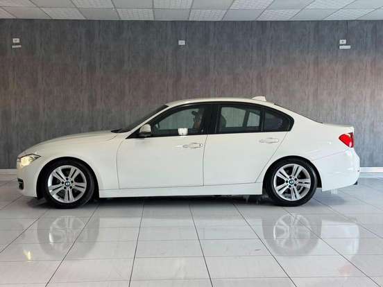 BMW-320i-2013