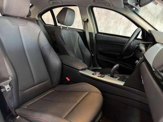 BMW-320i-2013