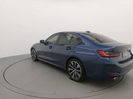 BMW-320i-2023