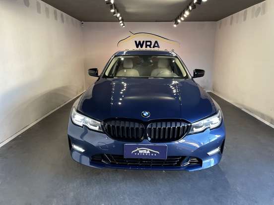 BMW-320i-2021