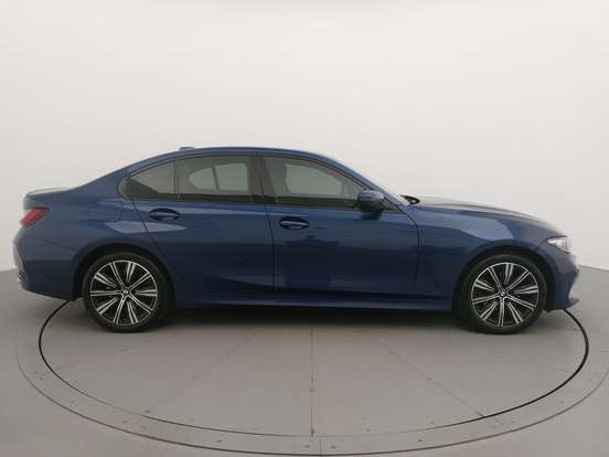 BMW-320i-2023