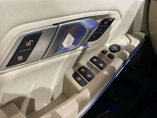 BMW-320i-2021