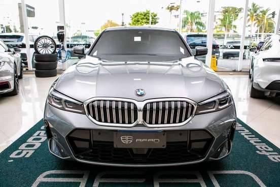 BMW-320i-2023