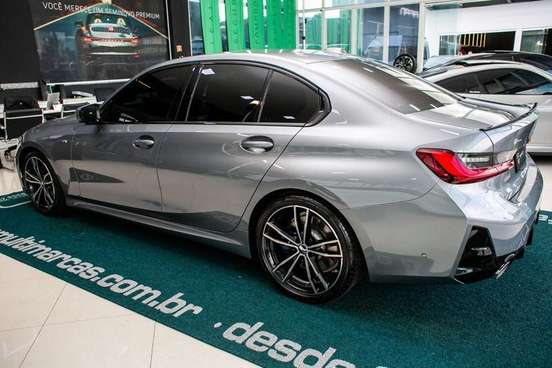 BMW-320i-2023