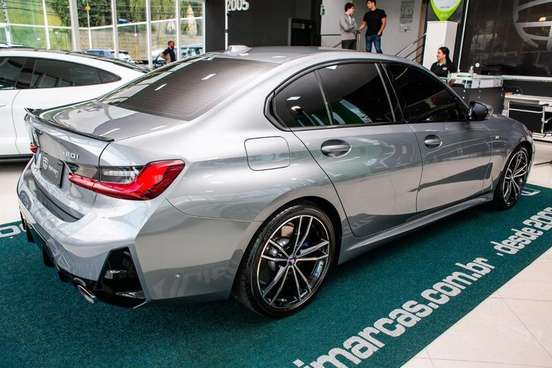 BMW-320i-2023
