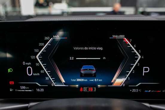 BMW-320i-2023