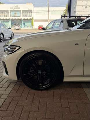 BMW-320i-2021