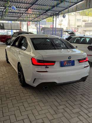 BMW-320i-2021