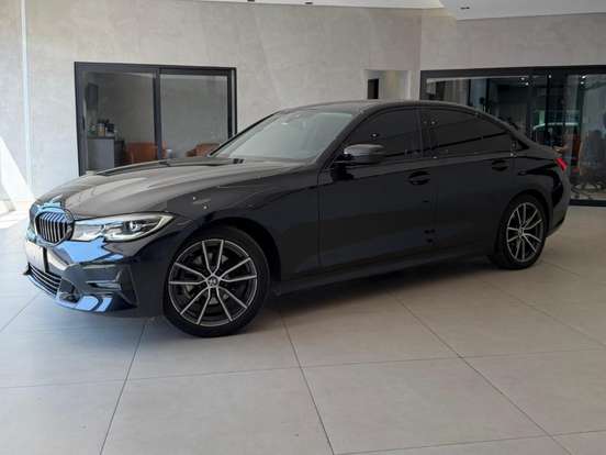 BMW-320i-2020