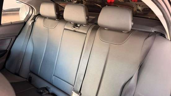 BMW-320i-2012