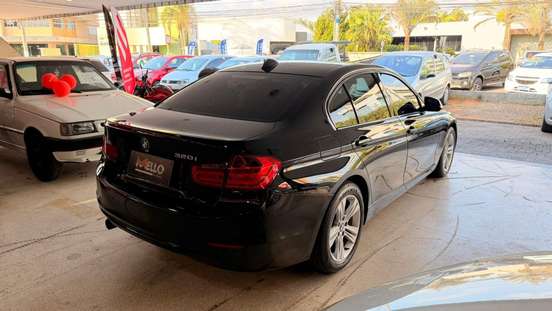 BMW-320i-2012