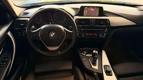BMW-320i-2012