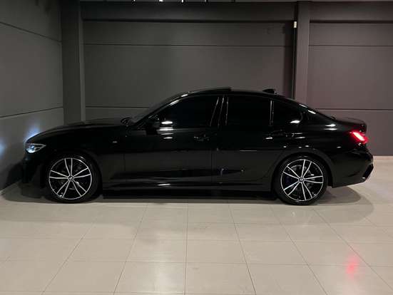 BMW-320i-2021