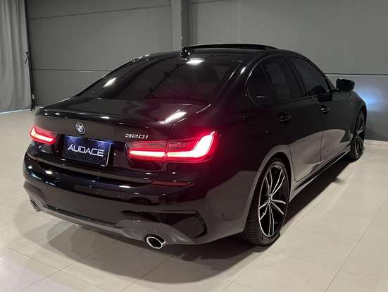 BMW-320i-2021