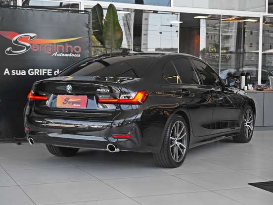 BMW-320i-2020