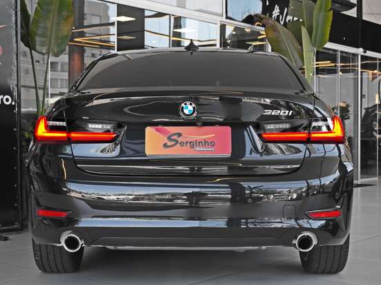 BMW-320i-2020