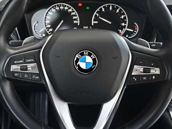 BMW-320i-2020