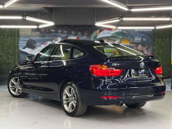 BMW-320i-2015