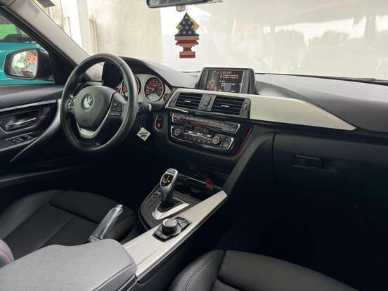 BMW-320i-2017