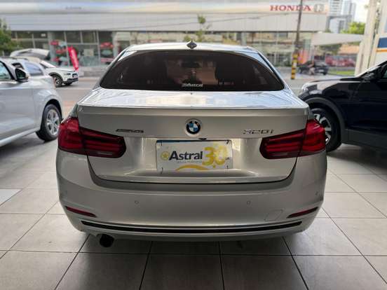 BMW-320i-2.0 SPORT 16V TURBO ACTIVE FLEX 4P AUTOMÁTICO BMW-320i-2017