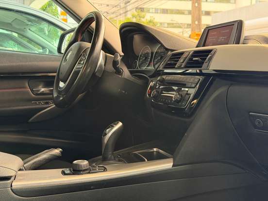 BMW-320i-2.0 SPORT 16V TURBO ACTIVE FLEX 4P AUTOMÁTICO BMW-320i-2017