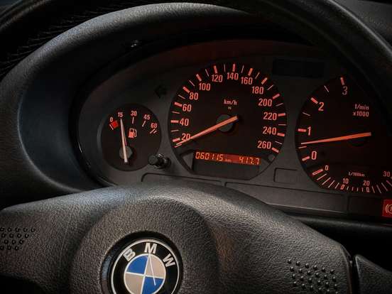 BMW-325i-1994