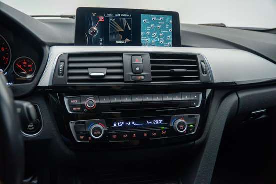BMW-328i-2016