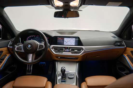 BMW-330e-2021