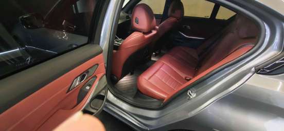 BMW-330e-2024