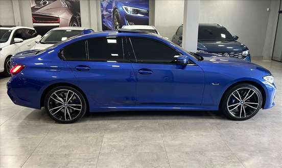 BMW-330e-2021