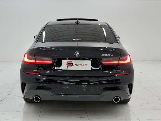 BMW-330e-2020