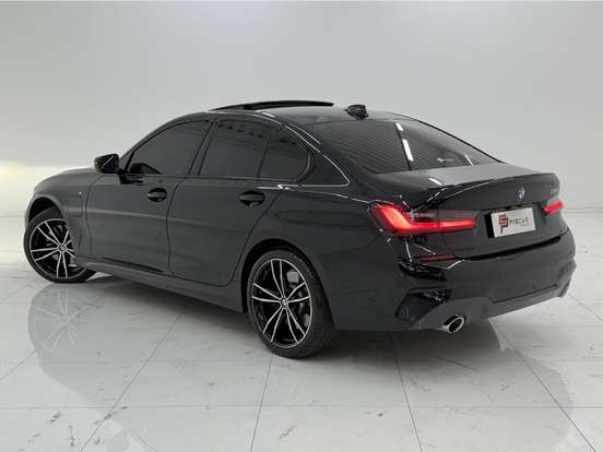 BMW-330e-2020