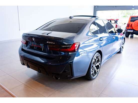 BMW-330e-2025