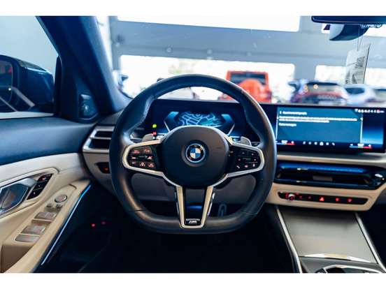 BMW-330e-2025