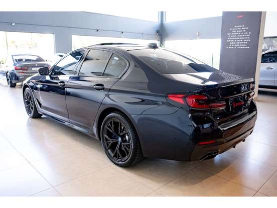 BMW-530e-2022