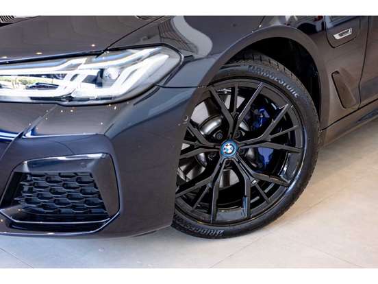 BMW-530e-2022