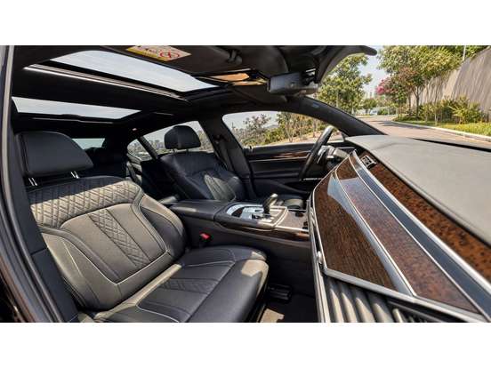 BMW-750Li-4.4 M SPORT V8 32V GASOLINA 4P AUTOMÁTICO BMW-750Li-2016