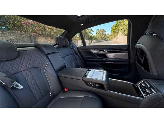 BMW-750Li-4.4 M SPORT V8 32V GASOLINA 4P AUTOMÁTICO BMW-750Li-2016