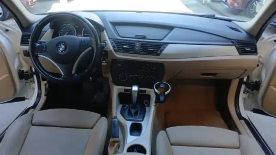 BMW-X1-2011
