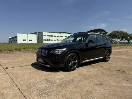 BMW-X1-2.0 16V TURBO GASOLINA SDRIVE20I 4P AUTOMÁTICO BMW-X1-2013
