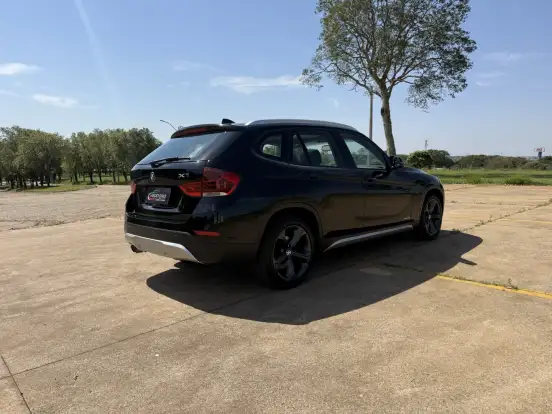 BMW-X1-2.0 16V TURBO GASOLINA SDRIVE20I 4P AUTOMÁTICO BMW-X1-2013